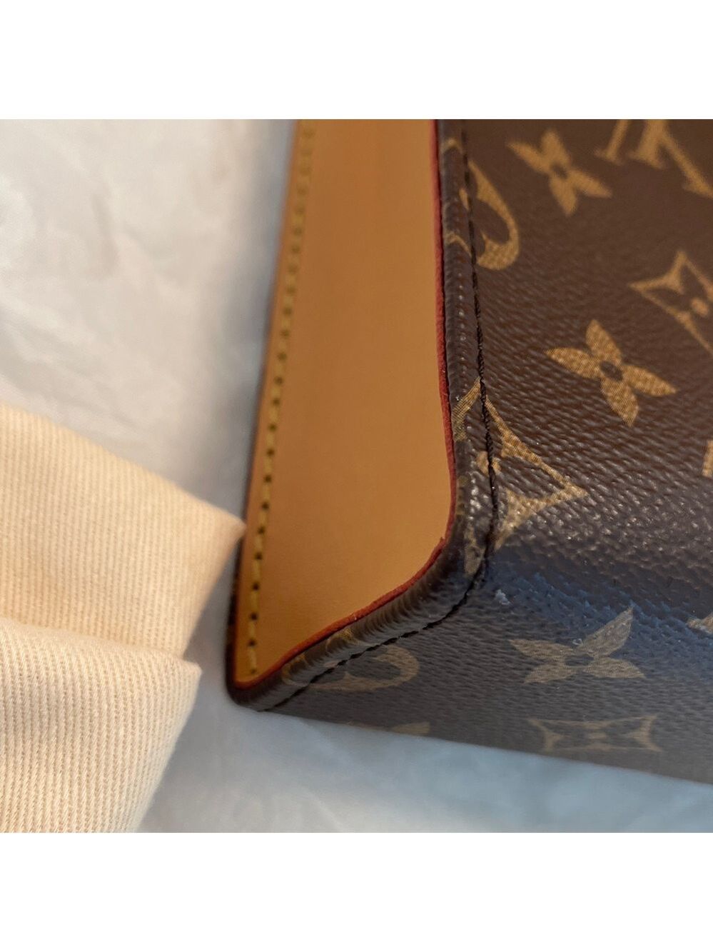 Louis Vuitton Monogram Toiletry 26 On A Chain - Picture 15 of 16